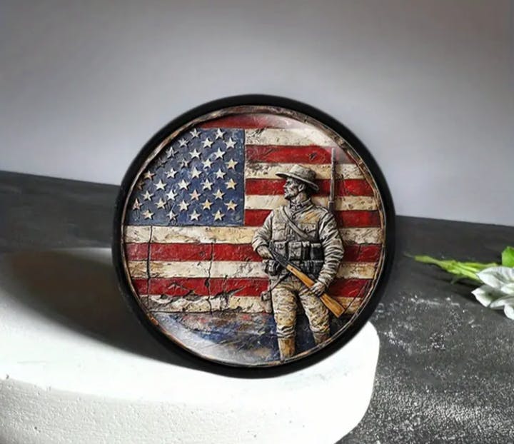 Artist Inspired Soldier & US Flag Top, Two Layer Grinder 2.24"× 2.24"